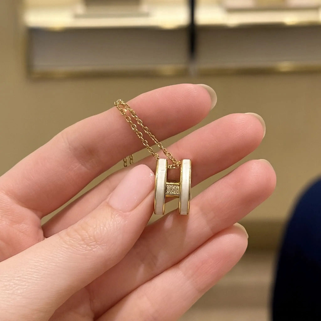 Embrace Ring Necklace N3VO