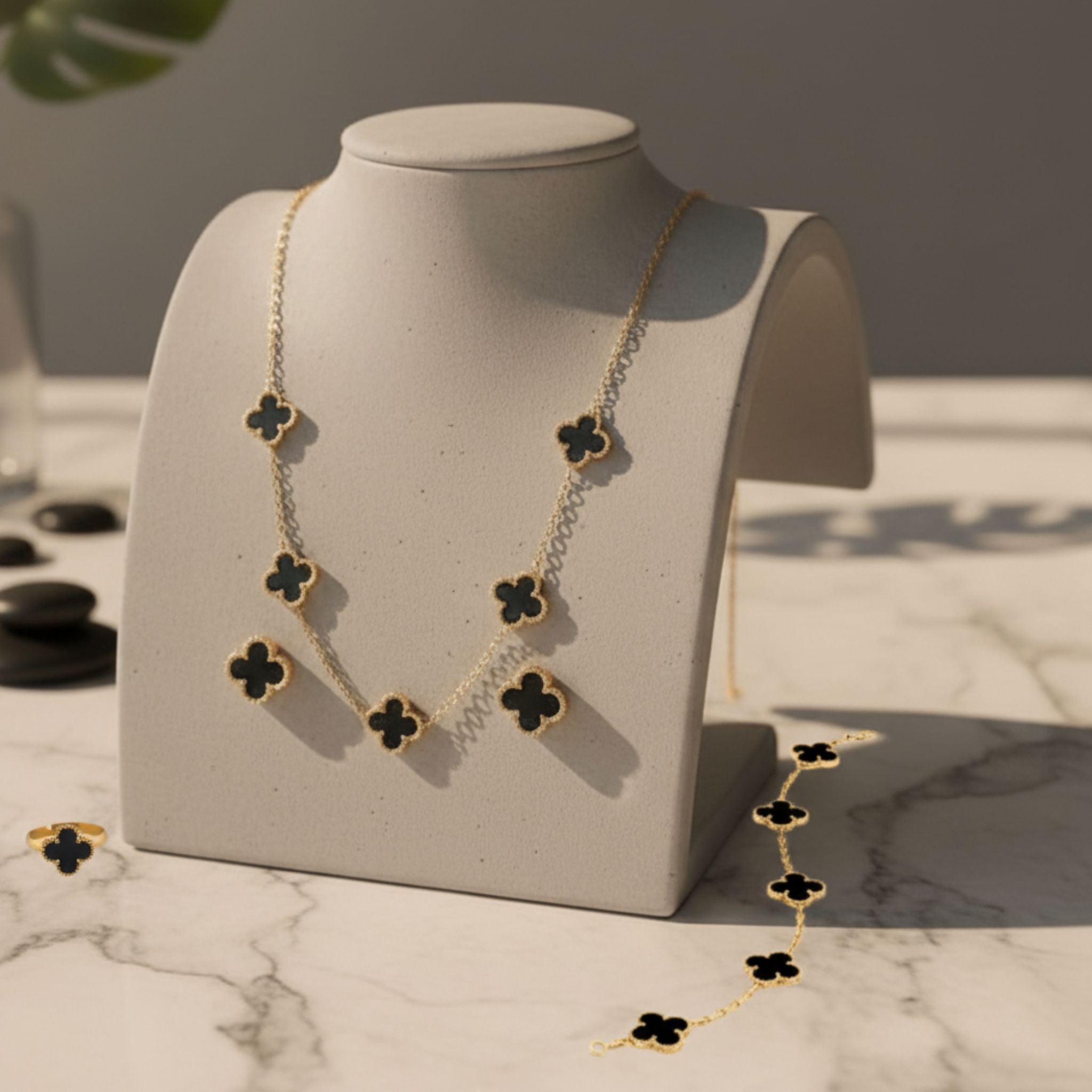 Black Clover Jewellery Set