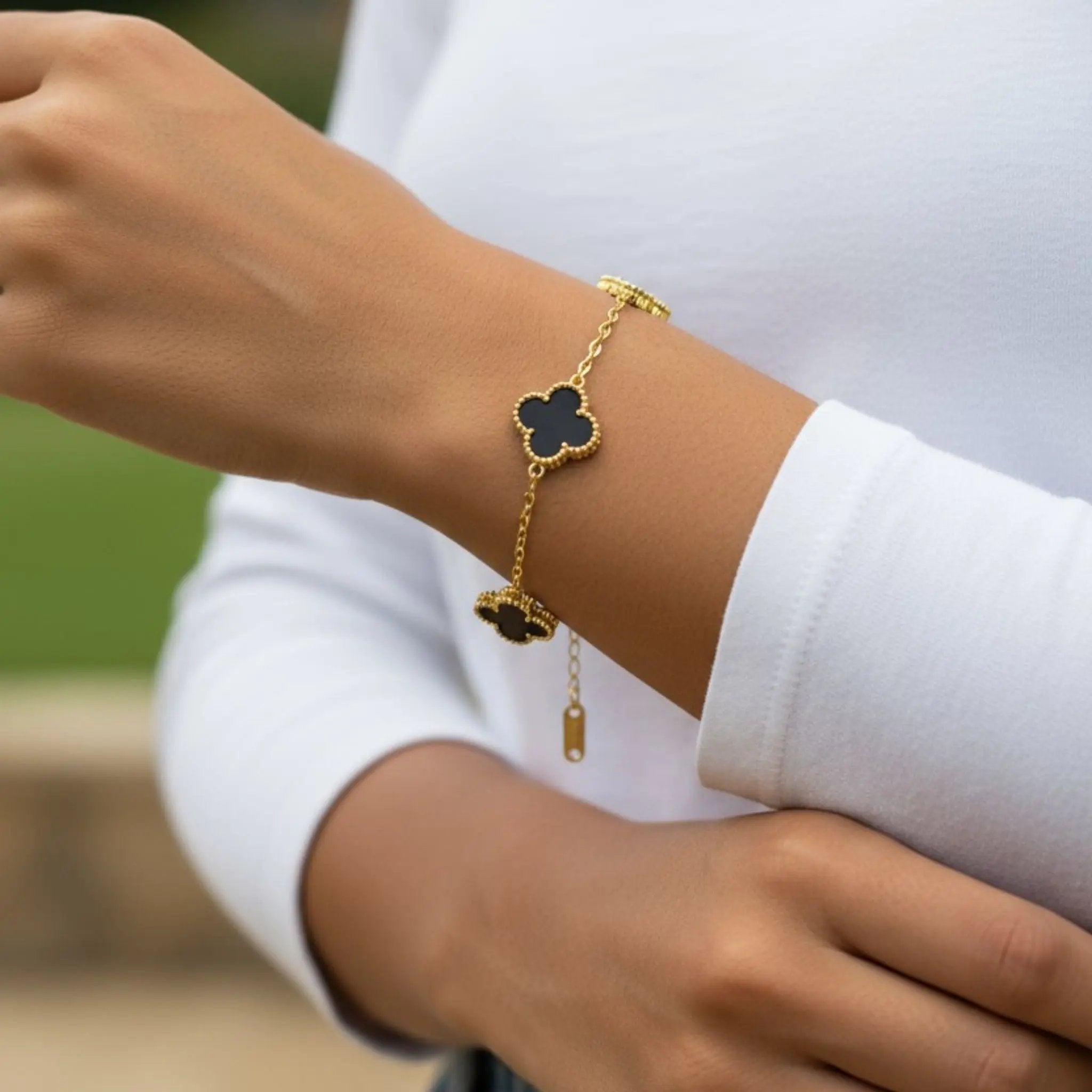 Noir Clover Bracelet N3VO